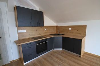 kuchyně - Prodej bytu 3+kk v osobním vlastnictví 80 m², Černá v Pošumaví