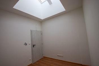 pokoj - Prodej bytu 3+kk v osobním vlastnictví 80 m², Černá v Pošumaví