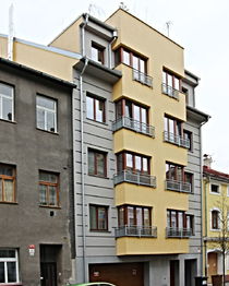 dům z ulice - Pronájem bytu 2+kk v osobním vlastnictví 63 m², České Budějovice