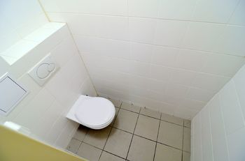 samostatné WC - Prodej obchodních prostor 58 m², Praha 5 - Zbraslav
