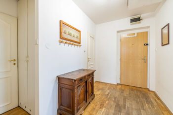 Prodej bytu 2+1 v osobním vlastnictví 81 m², Praha 6 - Liboc
