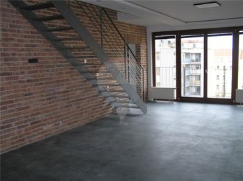 obývací pokoj 1, podlaží - Pronájem bytu atypický v osobním vlastnictví 168 m², Praha 7 - Holešovice