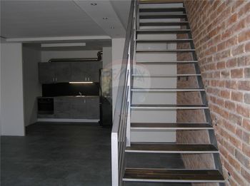 vstup do 2 podlaží - Pronájem bytu atypický v osobním vlastnictví 168 m², Praha 7 - Holešovice