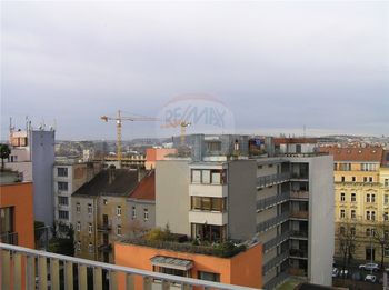 výhled - Pronájem bytu atypický v osobním vlastnictví 168 m², Praha 7 - Holešovice