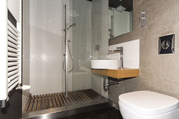 Koupelna 1 - Pronájem bytu 3+kk v osobním vlastnictví 108 m², Praha 10 - Vršovice