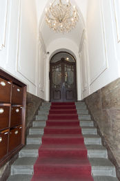 Vstup do bytového domu - Pronájem bytu 3+kk v osobním vlastnictví 108 m², Praha 10 - Vršovice