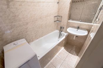 Koupelna - Prodej bytu 2+kk v osobním vlastnictví 42 m², Praha 4 - Modřany