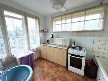 Kuchyň s koupelnou - Prodej domu 86 m², Praha 9 - Horní Počernice