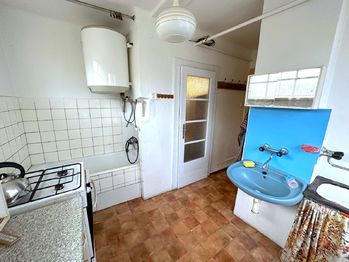 Koupelna s kuchyní - Prodej domu 86 m², Praha 9 - Horní Počernice