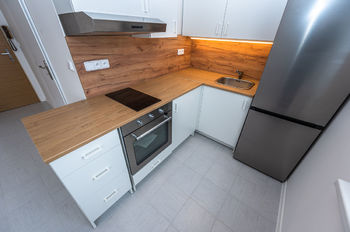 kuchyňská linka - Pronájem bytu 1+kk v osobním vlastnictví 28 m², Praha 10 - Michle