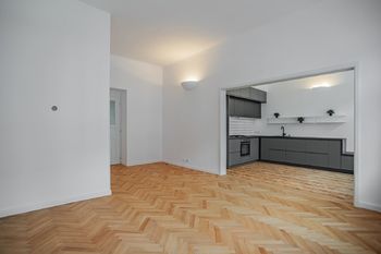 Pohled z obývacího pokoje do kuchyně - Pronájem bytu 3+1 v osobním vlastnictví 91 m², Praha 7 - Bubeneč