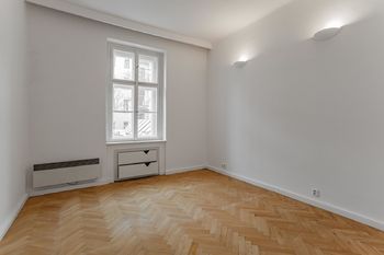 Další pokoj/ložnice sousedící s druhou koupelnou s vanou - Pronájem bytu 3+1 v osobním vlastnictví 91 m², Praha 7 - Bubeneč