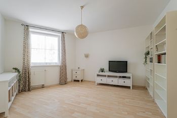 Obývací pokoj. - Prodej bytu 3+1 v družstevním vlastnictví 76 m², Jindřichův Hradec