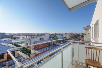 výhled z balkónu - Prodej bytu 3+1 v osobním vlastnictví 70 m², Opatovice nad Labem