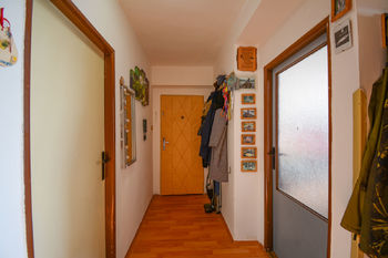 chodba - Prodej bytu 3+1 v osobním vlastnictví 70 m², Opatovice nad Labem