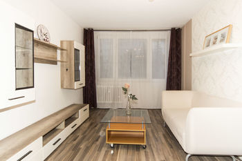 obývací pokoj - Pronájem bytu 2+kk v družstevním vlastnictví 38 m², Praha 10 - Strašnice