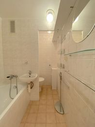 koupelna - Pronájem bytu 1+1 v osobním vlastnictví 41 m², Praha 4 - Krč