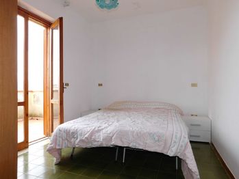 ložnice s manželskou postelí - Prodej bytu 3+1 v osobním vlastnictví 48 m², San Nicola Arcella