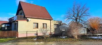 pohled zprava - Prodej domu 160 m², Dačice