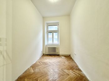 Prodej nájemního domu 1200 m², Hradec Králové