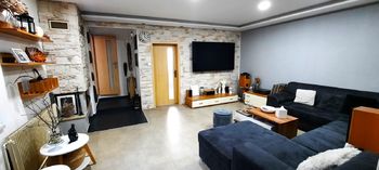 obývací pokoj s krbem - Prodej domu 247 m², Peč