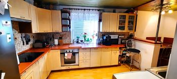 kuchyň s jídelním koutem - Prodej domu 247 m², Peč