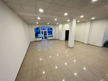 Pronájem obchodních prostor 96 m², Pelhřimov