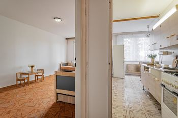 Vhled do ložnice + do kuchyně. - Prodej bytu 2+1 v osobním vlastnictví 62 m², Jindřichův Hradec