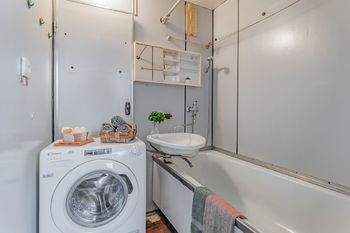 Koupelna. - Prodej bytu 2+1 v osobním vlastnictví 62 m², Jindřichův Hradec