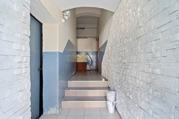 zadní vchod do domu - Prodej výrobních prostor 350 m², Světec