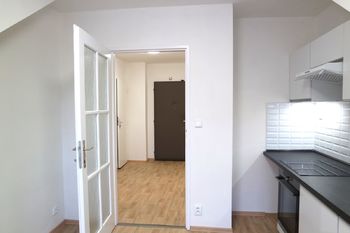 Kuchyň - Pronájem bytu 1+1 v osobním vlastnictví 42 m², Praha 8 - Libeň