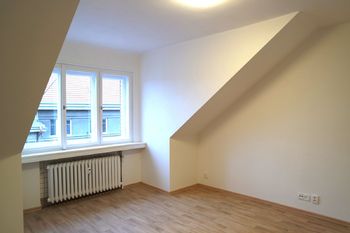 Pokoj - Pronájem bytu 1+1 v osobním vlastnictví 42 m², Praha 8 - Libeň