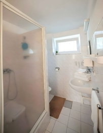 Koupelna - suterén - Prodej domu 200 m², Přední Výtoň