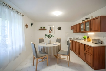 Kuchyňský kout - suterén - Prodej domu 200 m², Přední Výtoň