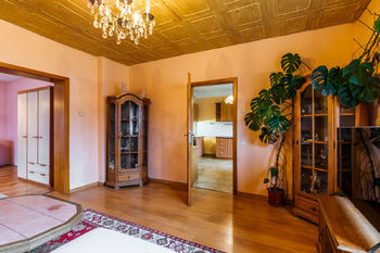 obývací pokoj - Prodej domu 130 m², Praha 5 - Holyně