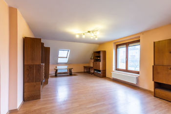 pokoj 2. NP - Prodej domu 130 m², Praha 5 - Holyně