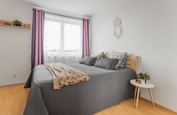 Ložnice bytu - Prodej bytu 2+kk v osobním vlastnictví 50 m², Jinočany