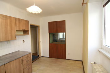 Možnost propojení kuchyně s obývákem - Prodej bytu 2+1 v osobním vlastnictví 63 m², Karlovy Vary
