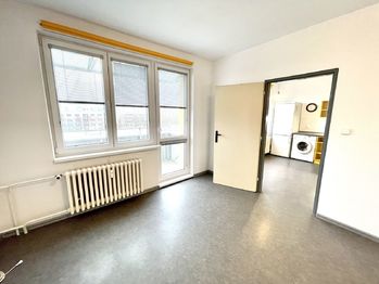 Pokoj č. 1 s balkonem - Pronájem bytu 1+1 v osobním vlastnictví 37 m², Strakonice