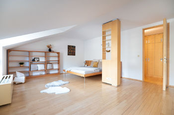 Ložnice - Prodej bytu 2+kk v osobním vlastnictví 105 m², Praha 9 - Libeň
