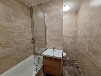 Koupelna s WC - Pronájem bytu 2+1 v osobním vlastnictví 44 m², Vyškov