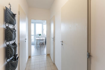 Vstupní chodba - Pronájem bytu 2+kk v osobním vlastnictví 57 m², Praha 9 - Hostavice