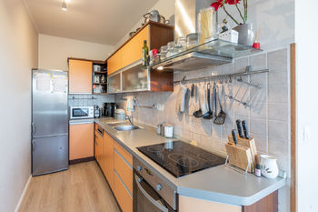 Kuchyňský kout - Pronájem bytu 2+kk v osobním vlastnictví 57 m², Praha 9 - Hostavice
