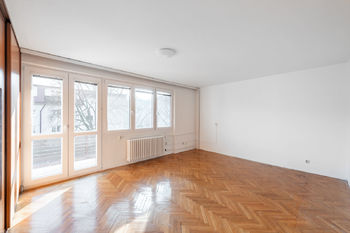 Obývací pokoj - Prodej bytu 3+1 v družstevním vlastnictví 70 m², Praha 6 - Vokovice