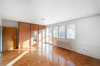 Obývací pokoj - Prodej bytu 3+1 v družstevním vlastnictví 70 m², Praha 6 - Vokovice 