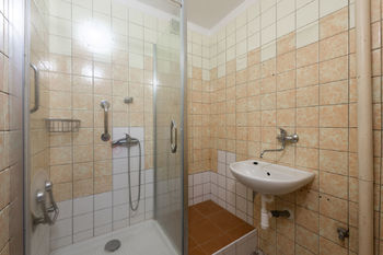 Koupelna - Prodej bytu 3+1 v družstevním vlastnictví 70 m², Praha 6 - Vokovice