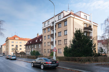 Pohled na dům - Prodej bytu 3+1 v družstevním vlastnictví 70 m², Praha 6 - Vokovice