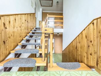 schodiště do patra - Prodej domu 180 m², Neveklov