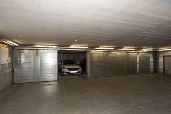 Parkovací výtah - autovýtah - Pronájem bytu 5+1 v osobním vlastnictví 208 m², Praha 10 - Vršovice
