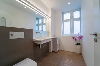 Samostatná toaleta s místem na pračku - Pronájem bytu 2+kk v osobním vlastnictví 94 m², Poděbrady